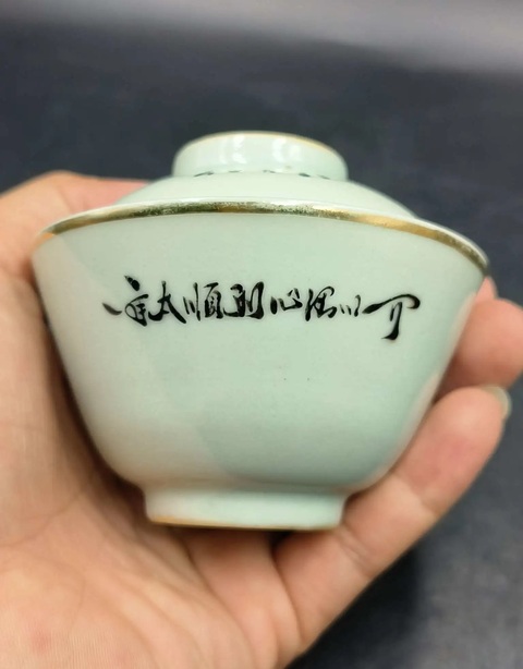 古玩陶瓷粉彩陶淵明愛菊人物故事蓋碗拍賣,當(dāng)前價(jià)格680元