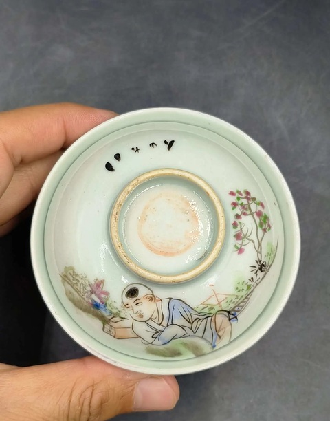 古玩陶瓷粉彩陶淵明愛菊人物故事蓋碗拍賣,當(dāng)前價(jià)格680元