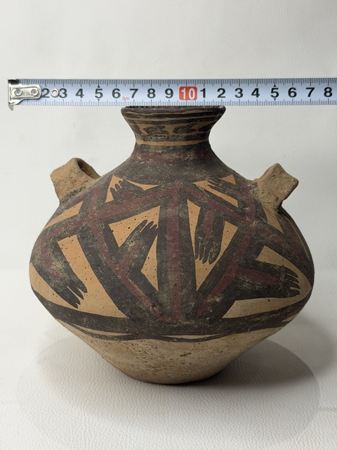 古玩陶瓷馬家窯文化·馬廠類型肢爪紋雙耳壺拍賣,當前價格458元