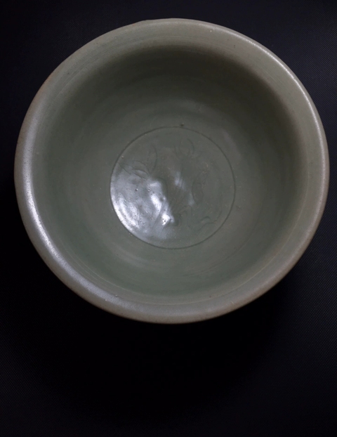 古玩陶瓷龍泉青瓷刻花碗真品鑒賞圖