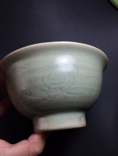 古玩陶瓷龍泉青瓷刻花碗真品鑒賞圖