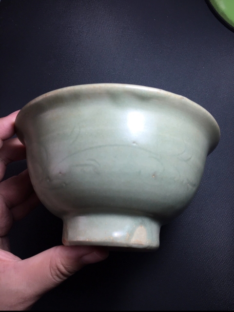 古玩陶瓷龍泉青瓷刻花碗真品鑒賞圖