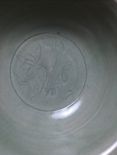 古玩陶瓷龍泉青瓷刻花碗真品鑒賞圖