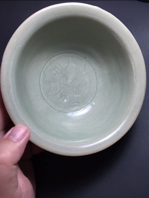 古玩陶瓷龍泉青瓷刻花碗真品鑒賞圖