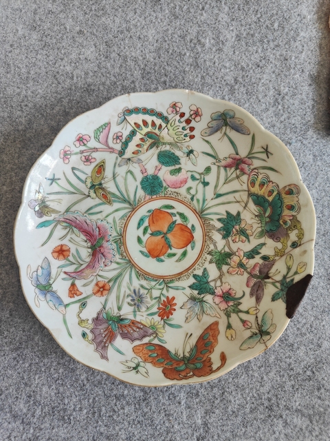 古玩陶瓷清嘉慶花蝶紋粉彩盤拍賣,當前價格1999元