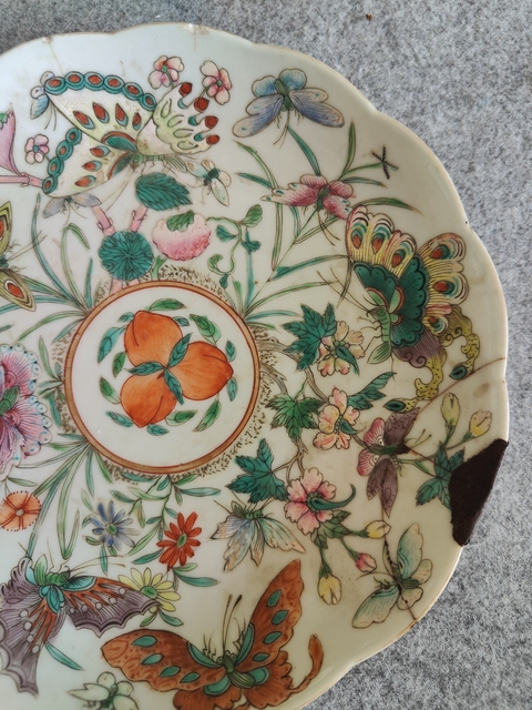 古玩陶瓷清嘉慶花蝶紋粉彩盤拍賣,當前價格1999元