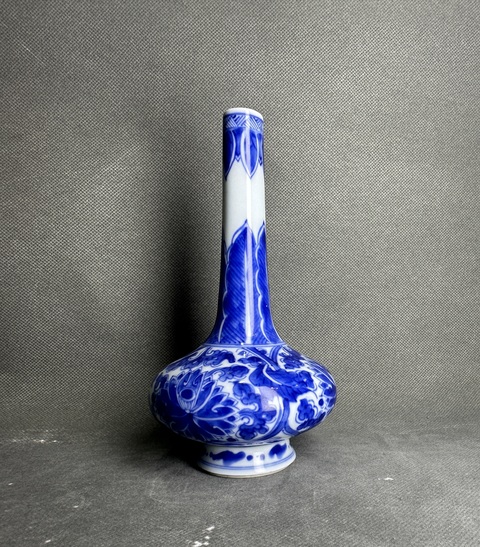 古玩陶瓷花卉紋青花荸薺瓶真品鑒賞圖