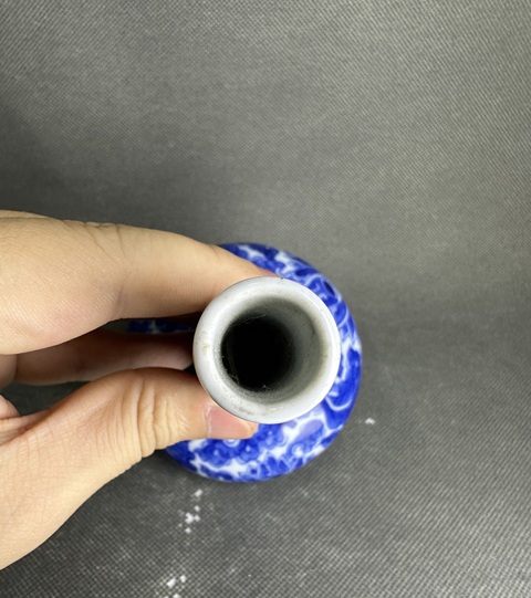 古玩陶瓷花卉紋青花荸薺瓶真品鑒賞圖