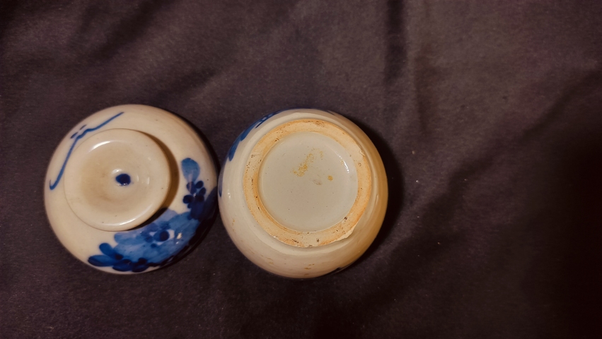 古玩陶瓷青花花卉紋蓋罐真品鑒賞圖