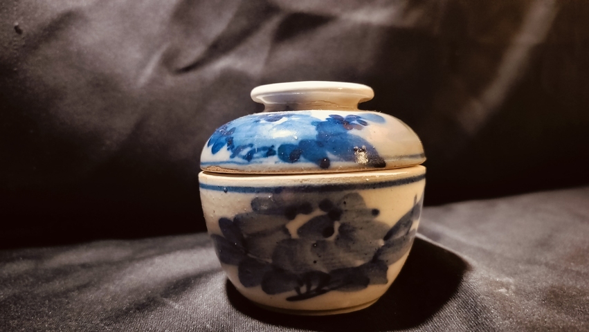 古玩陶瓷青花花卉紋蓋罐真品鑒賞圖