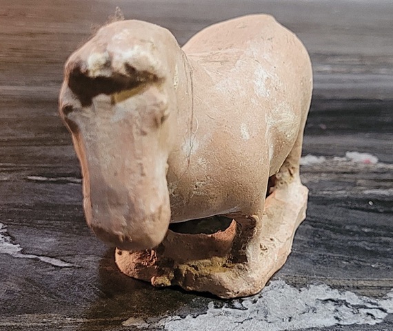 古玩陶瓷圈足立馬俑真品鑒賞圖