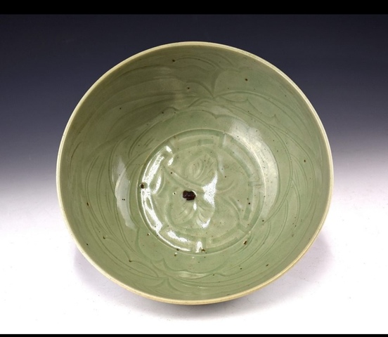 古玩陶瓷明代青釉碗真品鑒賞圖