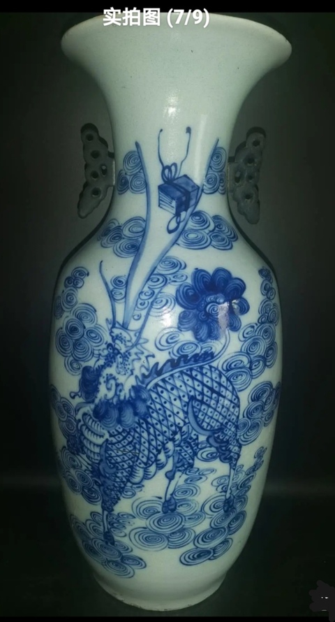 古玩陶瓷豆青釉青花麒麟雙耳撇口瓶真品鑒賞圖