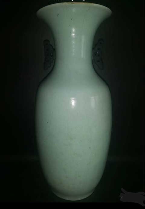 古玩陶瓷豆青釉青花麒麟雙耳撇口瓶真品鑒賞圖