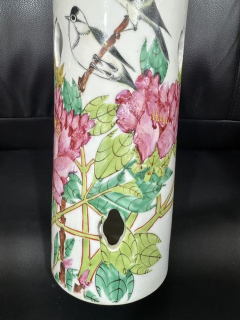 古玩陶瓷淺降彩花鳥帽筒真品鑒賞圖