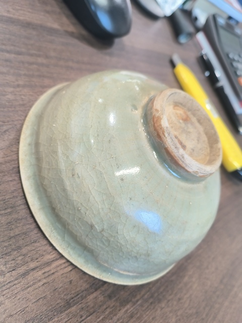 古玩陶瓷龍泉青瓷刻花碗真品鑒賞圖