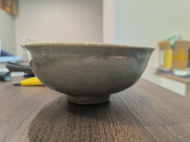 古玩陶瓷龍泉青瓷刻花碗真品鑒賞圖
