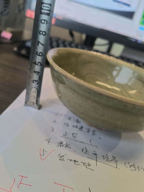 古玩陶瓷龍泉青瓷刻花碗真品鑒賞圖