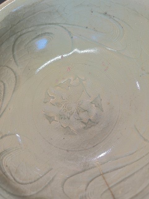 古玩陶瓷龍泉青瓷刻花碗真品鑒賞圖