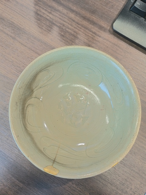 古玩陶瓷龍泉青瓷刻花碗真品鑒賞圖
