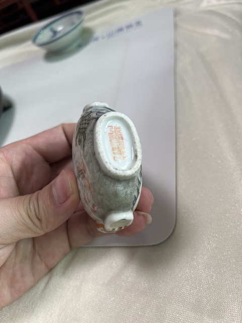 古玩陶瓷粉彩人物故事紋鼻煙壺真品鑒賞圖