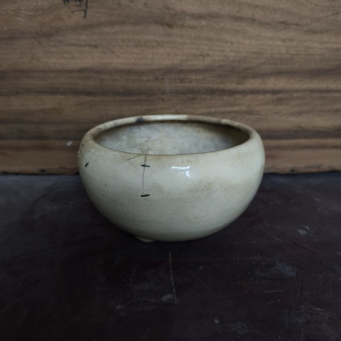 古玩陶瓷白釉三乳足缽式香爐真品鑒賞圖