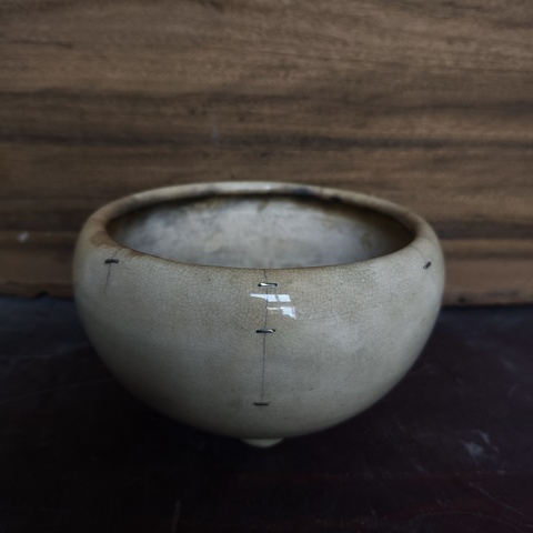 古玩陶瓷白釉三乳足缽式香爐真品鑒賞圖