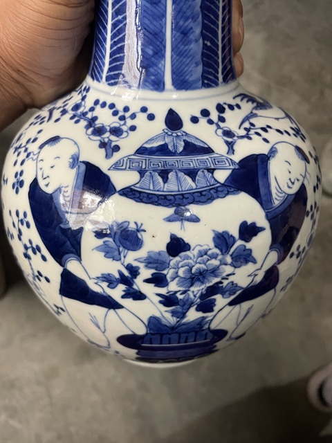 古玩陶瓷青花童子抱瓶圖天球瓶真品鑒賞圖