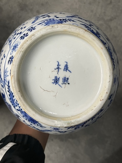 古玩陶瓷青花童子抱瓶圖天球瓶真品鑒賞圖