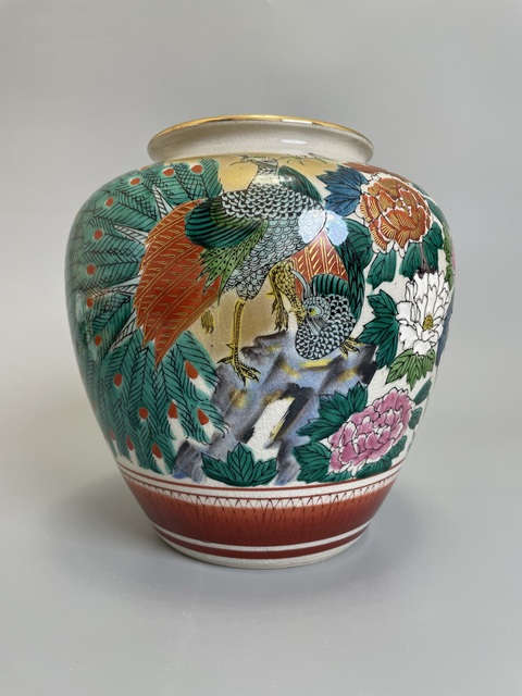 古玩陶瓷清晚期 日本官窯 五彩描真金 洞石孔雀牡丹紋大花瓶拍賣,當前價格350元