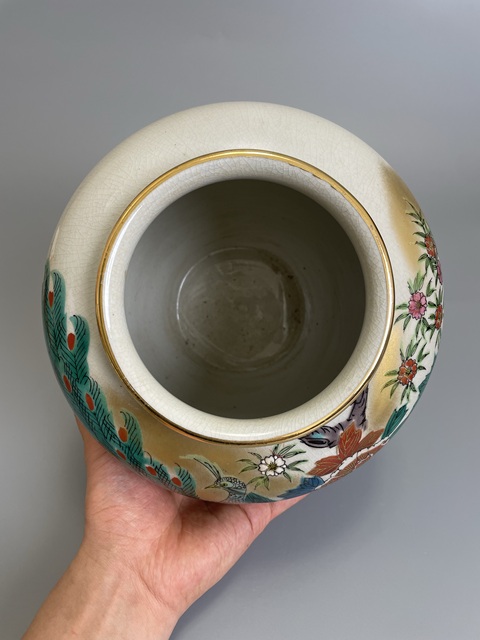 古玩陶瓷清晚期 日本官窯 五彩描真金 洞石孔雀牡丹紋大花瓶拍賣,當前價格350元