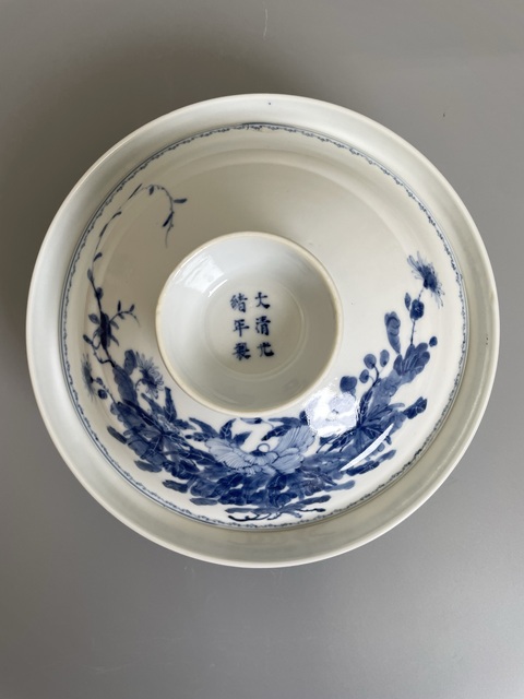 古玩陶瓷清光緒 青花花卉紋蓋碗（官）真品鑒賞圖