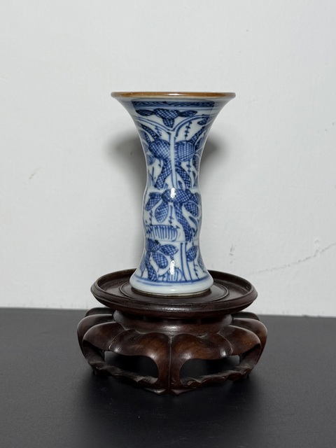 古玩陶瓷青花淡描花卉紋花觚真品鑒賞圖