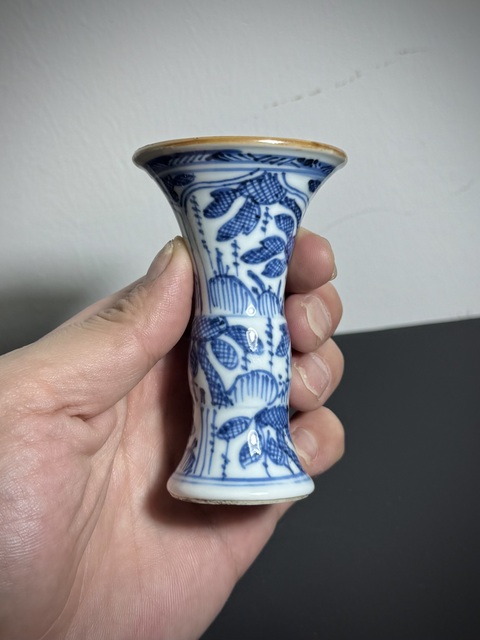 古玩陶瓷青花淡描花卉紋花觚真品鑒賞圖