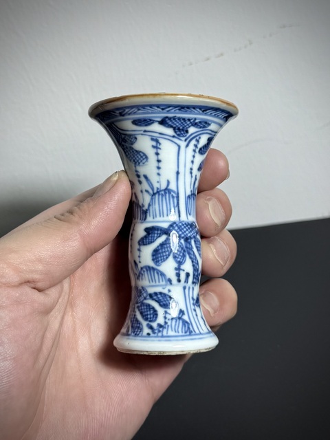 古玩陶瓷青花淡描花卉紋花觚真品鑒賞圖