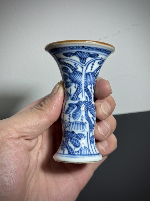 古玩陶瓷青花淡描花卉紋花觚真品鑒賞圖