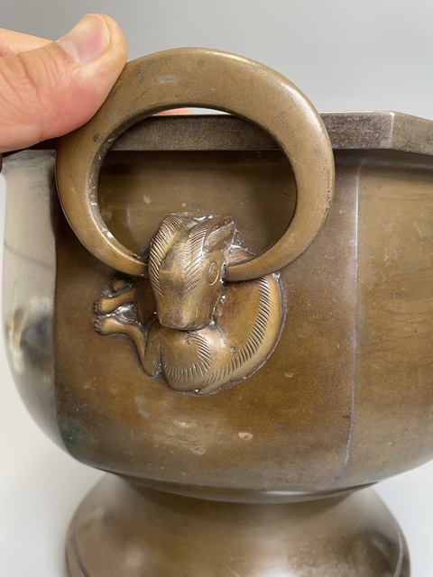 古玩銅器清中晚期 大明宣德年制款 雙獸耳吊環(huán)八方宣德銅爐真品鑒賞圖