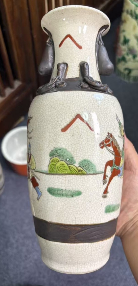 古玩陶瓷創(chuàng)匯 哥釉五彩刀馬人物紋瓶真品鑒賞圖