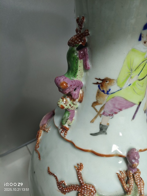 古玩陶瓷人物紋廣彩瓶真品鑒賞圖