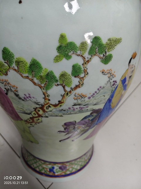 古玩陶瓷人物紋廣彩瓶真品鑒賞圖