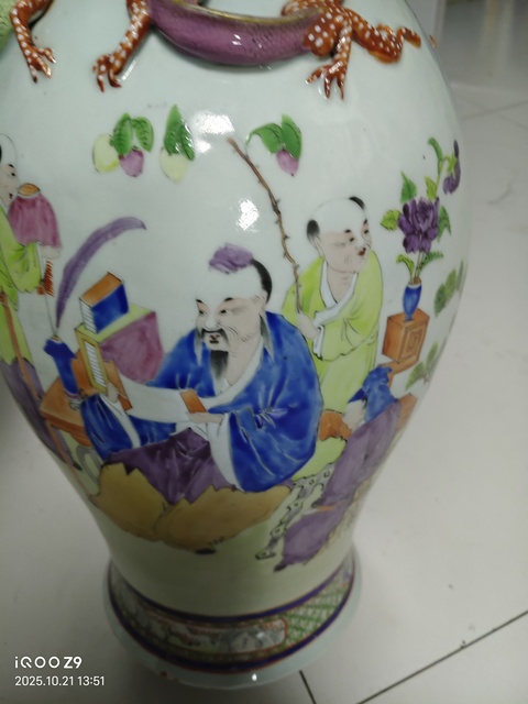 古玩陶瓷人物紋廣彩瓶真品鑒賞圖