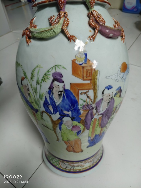 古玩陶瓷人物紋廣彩瓶真品鑒賞圖