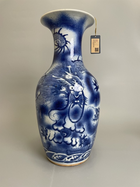古玩陶瓷清乾隆 吹藍釉青花蒼龍教子圖觀音瓶真品鑒賞圖
