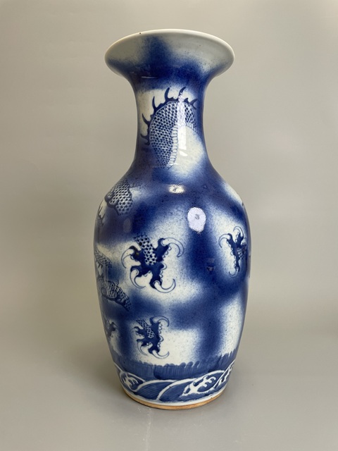 古玩陶瓷清乾隆 吹藍釉青花蒼龍教子圖觀音瓶真品鑒賞圖