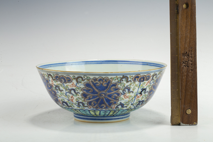 古玩陶瓷清光緒·青花加彩纏枝蓮紋碗真品鑒賞圖