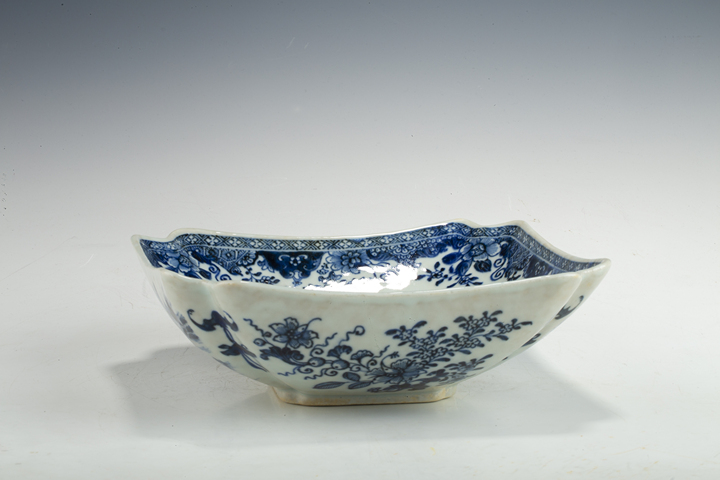 古玩陶瓷清中·青花山水花卉紋四方倭角碗真品鑒賞圖