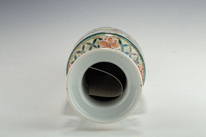 古玩陶瓷清晚·五彩人物故事紋雙耳盤口瓶真品鑒賞圖