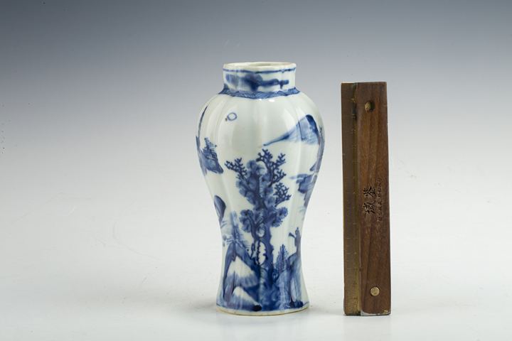 古玩陶瓷清康熙·青花山水人物紋瓶真品鑒賞圖