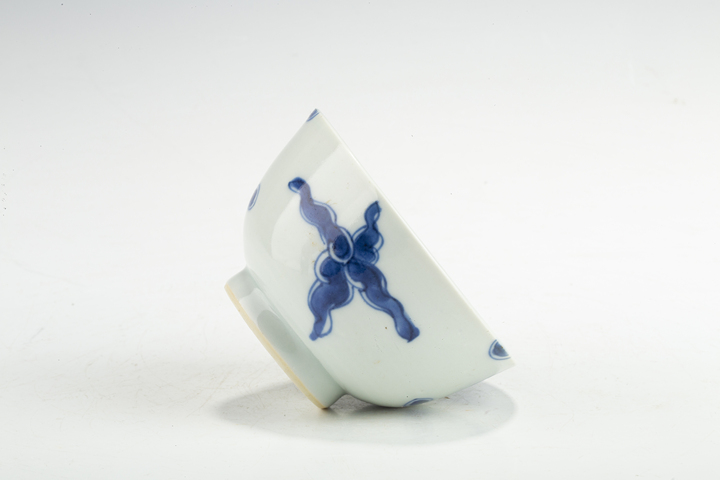 古玩陶瓷清雍正·青花過墻龍紋茶圓真品鑒賞圖