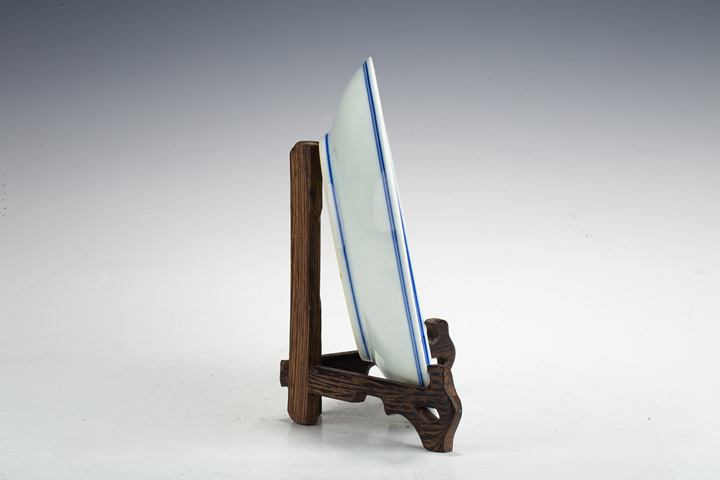 古玩陶瓷清晚·青花纏枝蓮紋盤真品鑒賞圖